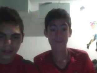 Amigos Novinhos Gozando
